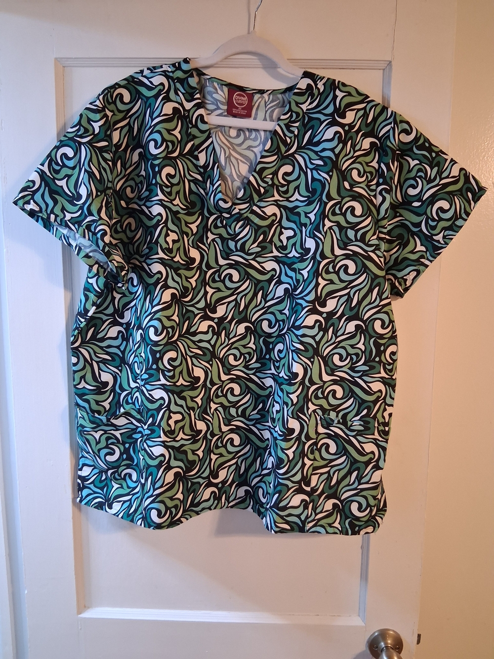 Divine Curves Women's V-Neck Short Sleeve Scrub Top Teal & Black Swirl Size 3X